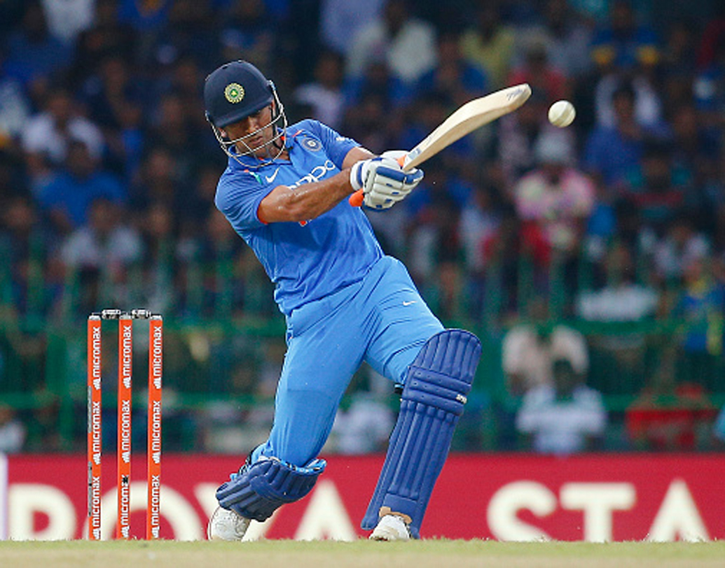 এমএস ধোনি: পাঁচ নম্বরে থাকছেন ‘ক্যাপ্টেন কুল’। তিনি এখনও কতটা অপরিহার্য তা বুঝিয়েছেন বারবার। আজ একাধিক রেকর্ডের সামনেও দাঁড়িয়ে থাকবেন ধোনি।