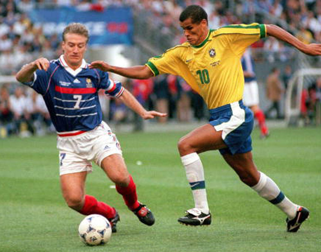 দিদিয়ের দেশঁ: বিশ্বজয়ী ফ্রান্সের অধিনায়ক ছিলেন এই ডিফেন্সিভ মিডফিল্ডার। ২০১২ সালে দায়িত্ব নেন ফ্রান্সের জাতীয় দলের। বিশ্বকাপ জিতলে মারিয়ো জাগালো, ফ্রাঞ্জ বেকেনবাওয়ারের পর তিনিই হবেন তৃতীয় ব্যক্তি যিনি ফুটবলার এবং কোচ হিসাবে কাপ জিতবেন।