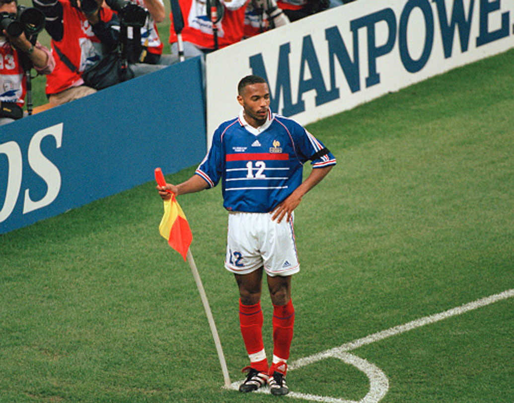 থিয়েরি অঁরি: বিশ্বকাপে ফ্রান্সের সর্বোচ্চ গোলদাতা। টুর্নামেন্টে তিন গোল করা অঁরি আর্সেনালের হয়ে একাধিক মরসুম খেলে অবসর নিয়ে ফুটবল বিশেষজ্ঞ হিসাবে বহু দিন কাজ করেছেন। বর্তমানে তিনি বেলজিয়ামের সহকারী কোচ।