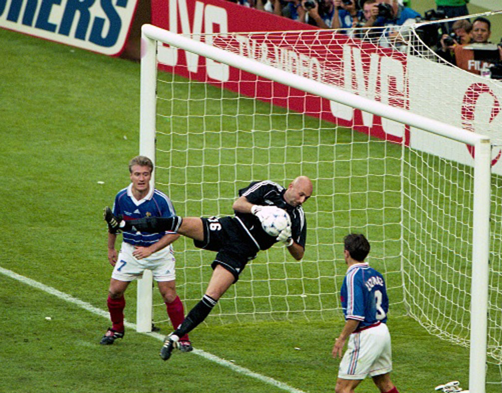 ফাবিয়েন বার্থেজ: বিশ্বকাপের সেরা গোলরক্ষকের পুরস্কার পেয়েছিলেন বার্থেজ। ম্যান ইউয়ের হয়ে ২০০৭ পর্যন্ত খেলার পর মোটরস্পোর্টসে কেরিয়ার তৈরিতে মনোযাগ দিয়েছেন বার্থেজ।