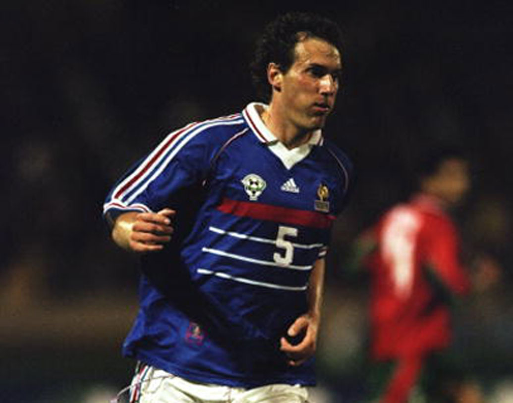 লরা ব্লাঁ: ফ্রান্সের অন্যতম ভরসার ডিফেন্ডার ছিলেন। পর্তুগাল এবং ইতালির বিরুদ্ধে তার গোল দলকে পরবর্তী পর্যায়ে নিয়ে যেতে সাহায্য করেছিল। অবসরের পর বছর দুয়েক জাতীয় দলের ম্যানেজার ছিলেন। বর্তমানে প্যারিস সঁ জঁয়ের কোচ ব্লাঁ।