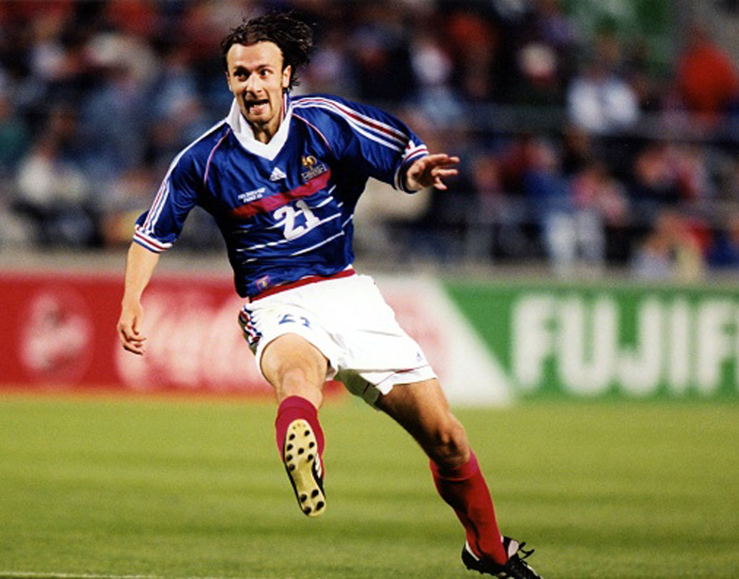 ক্রিস্টোফে দুগারি: টুর্নামেন্টে ফরাসিদের হয়ে প্রথম গোলটা করেছিলেন। অবসরের পর টিভিতে ফুটবল বিশেষজ্ঞ হিসেবে কাজ করছেন।