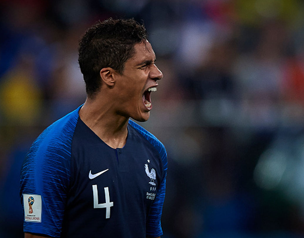 রাফায়েল ভারান: স্যামুয়েল উমতিতি এবং রাফায়েল ভারানের উপস্থিতির জন্য রক্ষণে এগিয়ে ফ্রান্স। শারীরিক ভাবেও বিপক্ষের থেকে অনেক বেশি শক্তিশালী এঁরা।