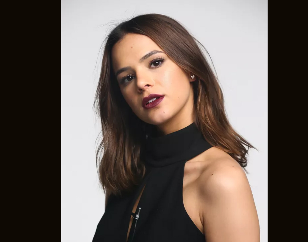 নেমারের প্রেমিকা ব্রুনা মার্কুয়েজিন: ব্রাজিল টেলিভিশনের জনপ্রিয় মডেল। ২০১২ সালে এক কার্নিভালে ব্রুনার সঙ্গে দেখা হয় নেমারের, তবে তখনও তাদের মধ্যে প্রেমের সম্পর্ক হয়নি। বিশ্বকাপে প্রেমিকের পাশে থাকতে ব্রাজিলের জনপ্রিয় সিরিয়াল ‘গড সেভ দ্য কিং’-এর অভিনয় থেকে সরে এসেছিলেন তিনি।