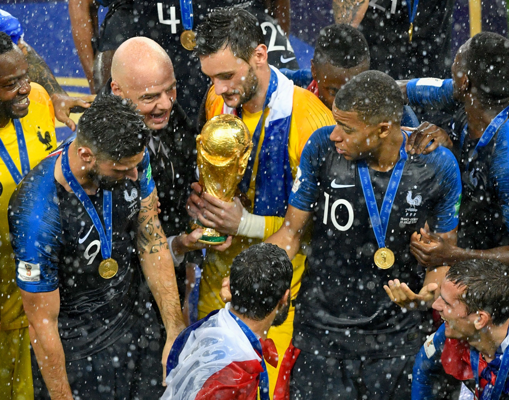 তুলনামূলক ভাবে নতুন প্রতিভাদের নিয়ে গড়া দল এই ফ্রান্স৷ সেখানে আছেন পরীক্ষিত ও উদীয়মান তারকারা৷ বিশ্বকাপ জুড়ে তাঁরা ব্যক্তিগত নৈপুণ্যে সবাইকে ছাপিয়ে না গেলেও শক্তিশালী দল হিসেবে সমীহ আদায় করেছে৷