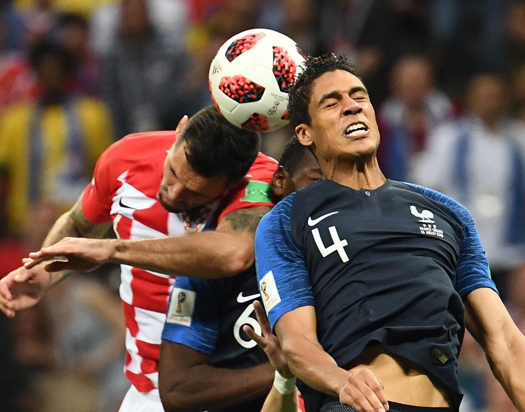 কিলিয়ান এমবাপে, পোগবা, গ্রিজম্যানদের লক্ষ্যভেদই ফ্রান্সকে এনে দিয়েছে জয়ের শিরোপা। ফাইনালে গ্রিজম্যানের ফ্রি কিকেই মানজুকিচের মাথা ছুঁয়ে বল জালে জড়ানোয় ‌আত্মঘাতী গোলে পিছিয়ে পড়ে লুকা মদ্রিচের দল।