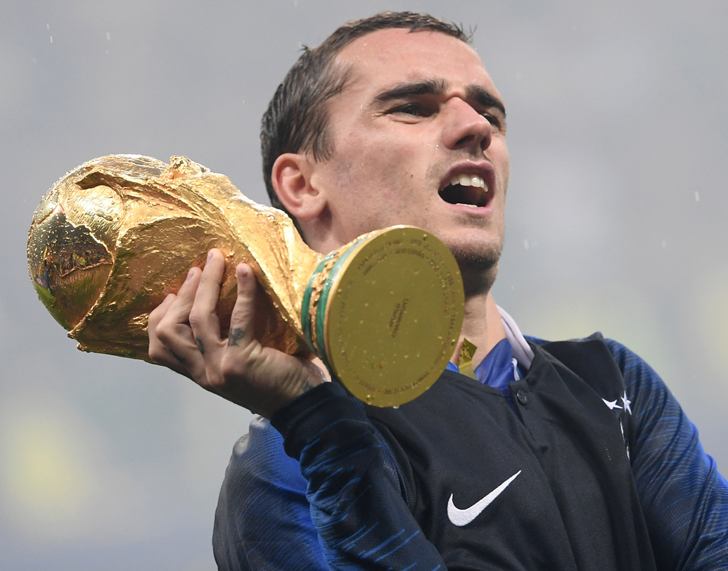 ভারের মাধ্যমে রেফারির পেনাল্টি দেওয়ার সিদ্ধান্ত কিন্তু ফ্রান্সের মনোবল বাড়িয়ে দেওয়ার অন্যতম কারণ। পেনাল্টি থেকে টুর্নামেন্টে নিজের চতুর্থ গোলটি করে ফ্রান্সকে ২-১ গোলে এগিয়ে দেন আতোঁয়া গ্রিজম্যান।