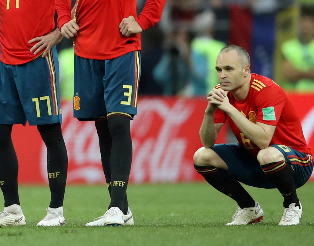 কোয়ার্টার ফাইনালে উঠতে না পারলেও পরিচ্ছন্ন ফুটবল খেলার জন্য ‘ফেয়ার প্লে’ পুরস্কার পেল স্পেন দল।