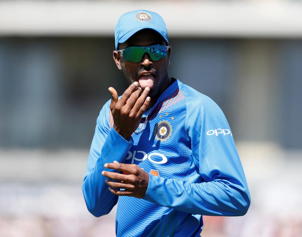 হার্দিক পাণ্ড্য: গত ম্যাচে একটি উইকেট পেয়েছিলেন হার্দিক। আর  ২১ রান করেছিলেন। তবে আজকের ম্যাচে বিরাট ভরসা হার্দিক। ব্যাট-বলে কেরামতি দেখাতে পারবেন কি?