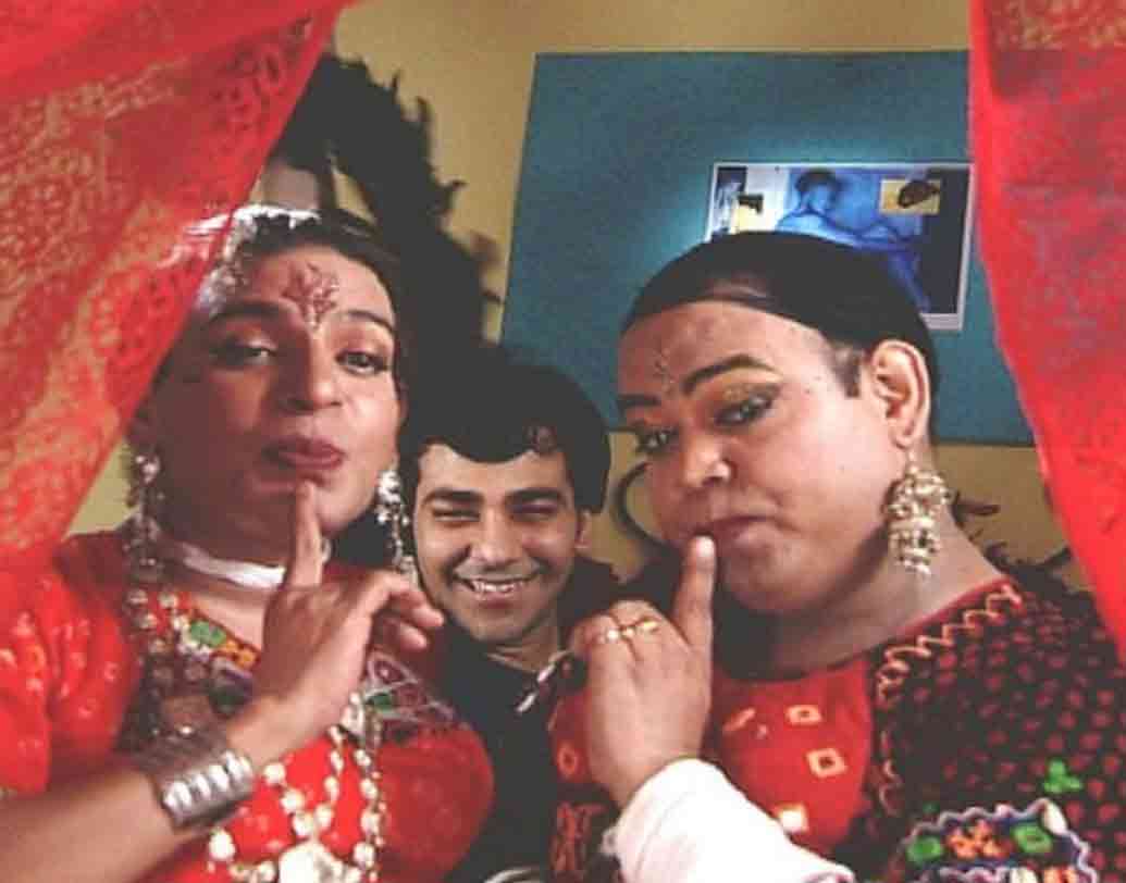 পিঙ্ক মিরর (গুলাবি আয়না): শ্রীধর রঙ্গায়নের ছবিটিতে সমকামিতা দেখানোয় ২০০৩ সালে নিষিদ্ধ হয় ছবিটি। এখনও তা জারি রয়েছে। সান ফ্রান্সিসকো ও প্যারিস-সহ অজস্র জায়গায় চলচ্চিত্র উৎসবে প্রদর্শিত হয় ছবিটি। জেতে পুরস্কারও।