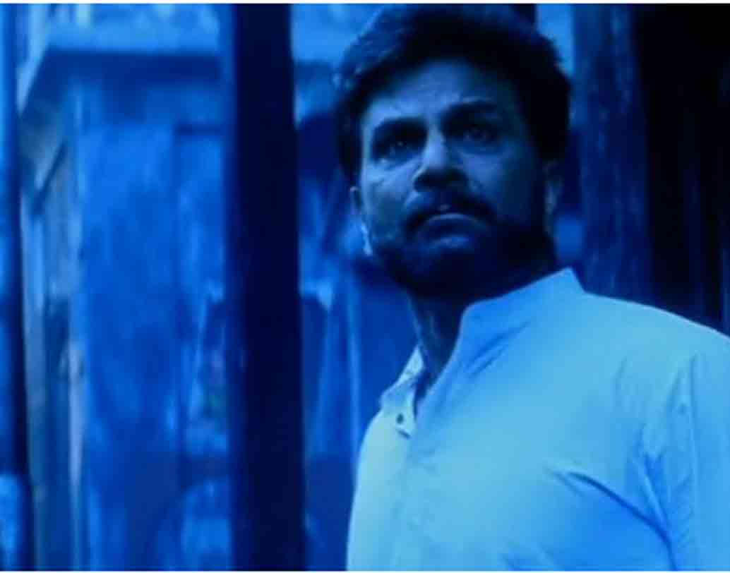 ব্ল্যাক ফ্রাইডে(২০০৪) : পরিচালক অনুরাগ কাশ্যপ। মুম্বই বোমা হামলার উপর নির্মিত এই ছবিটিতে নিষেধাজ্ঞা জারি করে আদালত। তখন এই বোমা বিস্ফোরণ নিয়ে মামলা চলছিল। তদন্ত শেষ না হওয়া পর্যন্ত নিষেধ জারি ছিল।