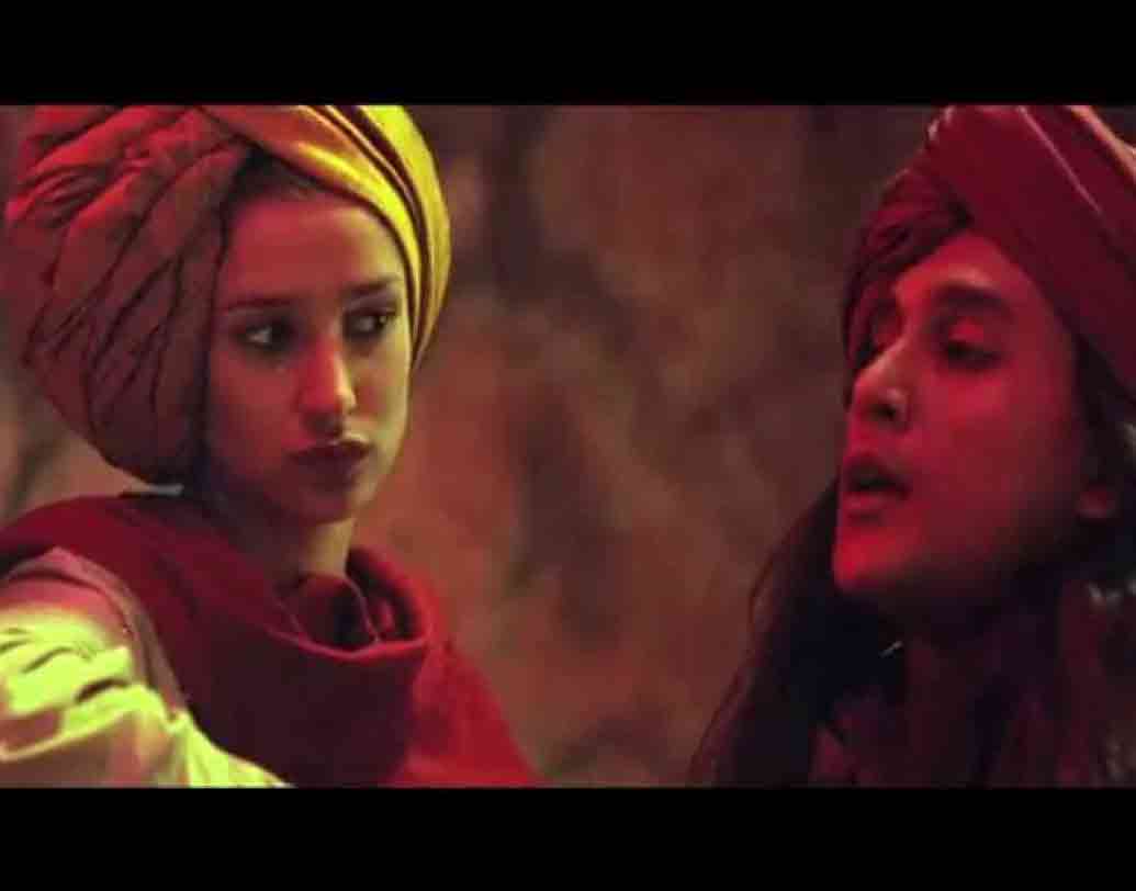 কামসূত্র-আ টেল অব লাভ(১৯৯৬): পরিচালক মীরা নায়ার। দেশের বাইরে পুরস্কৃত হলেও ছবিটি ভারতে মুক্তি পায়নি। অতিরিক্ত যৌন দৃশ্য ব্যবহারের কারণে নিষেধাজ্ঞা জারি করে সেন্সর বোর্ড।