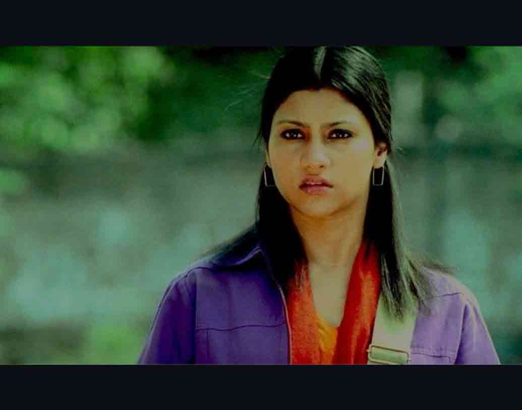 আমু (২০০৫): পরিচালক সোনালি বোস। ১৯৮৪ সালের শিখবিরোধী দাঙ্গার ঘটনার উপরে নির্মিত এই ছবি। মুখ্য ভূমিকায় ছিলেন কঙ্কনা সেন শর্মা। প্রথমে নিষেধাজ্ঞা জারি হলেও পরে কিছু সংলাপ ও দৃশ্য বাদ দিয়ে ছবিটি ‘অ্যাডাল্ট’ তকমা-সহ মুক্তি পায়। ইতালির তিনটি উৎসবে পুরস্কৃত এই ছবি।