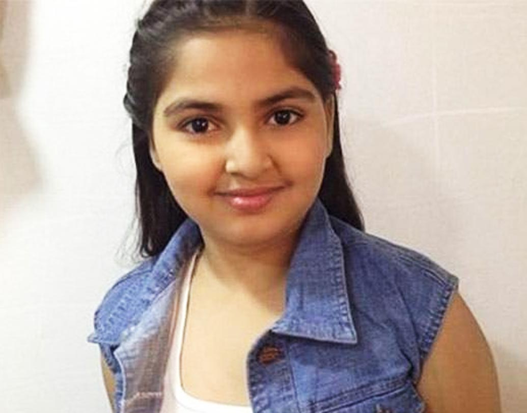 সিরিয়ালে তাঁকে শ্রীকৃষ্ণের ভূমিকায় দেখা গেলেও, আদতে সে  মেয়ে। নাম ধৃতি ভাটিয়া। ‘জয় শ্রী কৃষ্ণ’ধারাবাহিকটি শেষ হয়ে যাওয়ার পর বেশ কিছু বিজ্ঞাপনে দেখা গিয়েছিল ধৃতিকে।