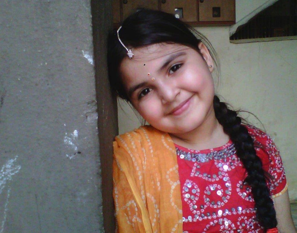 সংবাদ সংস্থাকে ধৃতি জানিয়েছে, 'খুব ছোট্ট বয়সে আমি অভিনয় শুরু করি। সেটে যখন মানুষজন আসতেন আমাকে ভগবানের চোখেই দেখতেন।'