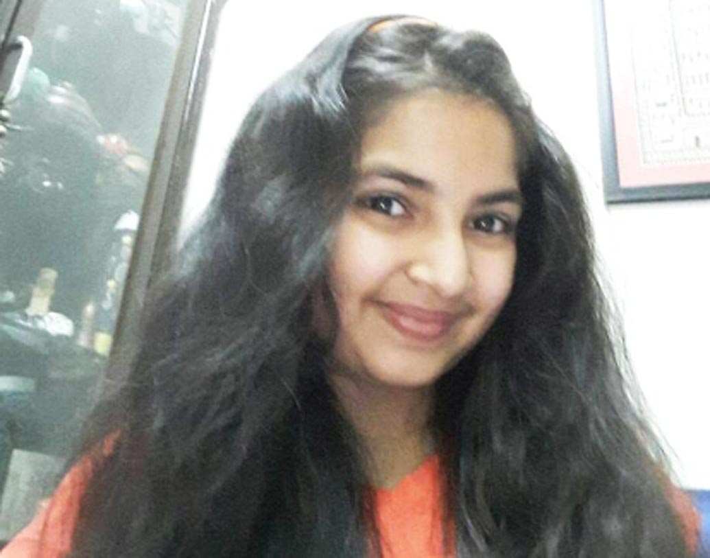 তবে সেই ‘জয় শ্রীকৃষ্ণ’ ধারাবাহিক যা তাঁকে খ্যাতির শিখরে বসিয়েছে, সে কথা অজানা নয় ছোট্ট ধৃতির। সপ্তাহে এক দিন অন্তত শ্রী কৃষ্ণের মন্দিরে গিয়ে প্রণাম করে আসে ধৃতি।