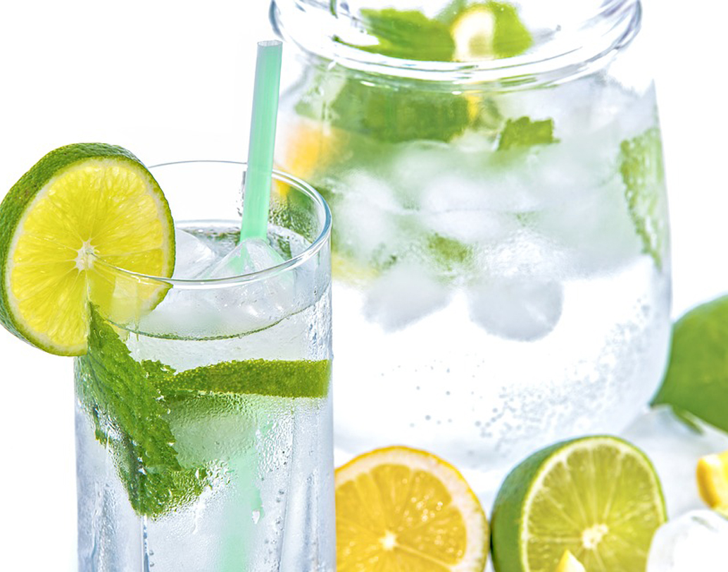 বেকিং সোডায় রয়েছে সোডিয়াম বাইকার্বোনেট। যা হজমের গোলমালের সঙ্গে লড়ে যেতে পারে। তাই অম্বলের সমস্যা এবং পেটের অন্যান্য সমস্যা মেটাতে সাহায্য করে। সোডা ওয়াটার খেলে তাই বদহজমের সমস্যা কমে। শরীর থেকে অম্ল এর পরিমান কমাতে এবং পি.এইচ এর ভারসাম্য বজায় রাখতে সাহায্য করে বেকিং সোডা। ছবি: পিক্সঅ্যাবে।