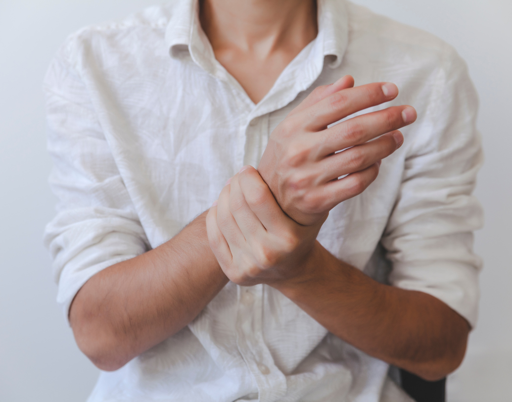 বাতের সমস্যায় ভোগেন? তা হলে বেকিং সোডা মেশানো খাবার রাখুন খাদ্য তালিকায়। মূত্রে ইউরিক অ্যাসিডের পরিমাণ কমিয়ে বাত কমাতে সাহায্য করে এটি। ছবি: শাটারস্টক।