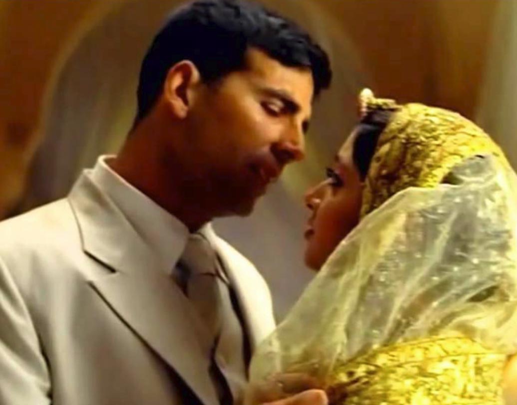 হিন্দি ছবির সবচেয়ে দীর্ঘ গান আব তুমহারে হাওয়ালে ওয়াতন সাথিয়োঁ। গানটির দৈর্ঘ্য ২০ মিনিট।