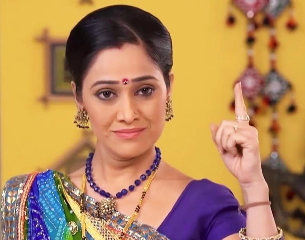 দিশা ভাকানি: ‘তারক মেহতা কা উল্টা চশমা’ সিরিয়ালের দৌলতে দিশা ভাকানি বিখ্যাত হয়েছিলেন। দয়া জেঠালাল গাডার সুবাদে তিনি আজ ঘরে ঘরে জনপ্রিয়। তবে একাধিক বি-গ্রেড ছবিতেও দেখা গিয়েছিল তাঁকে। ১৯৯৭ সালে ‘কামসিন’ যার মধ্যে অন্যতম।