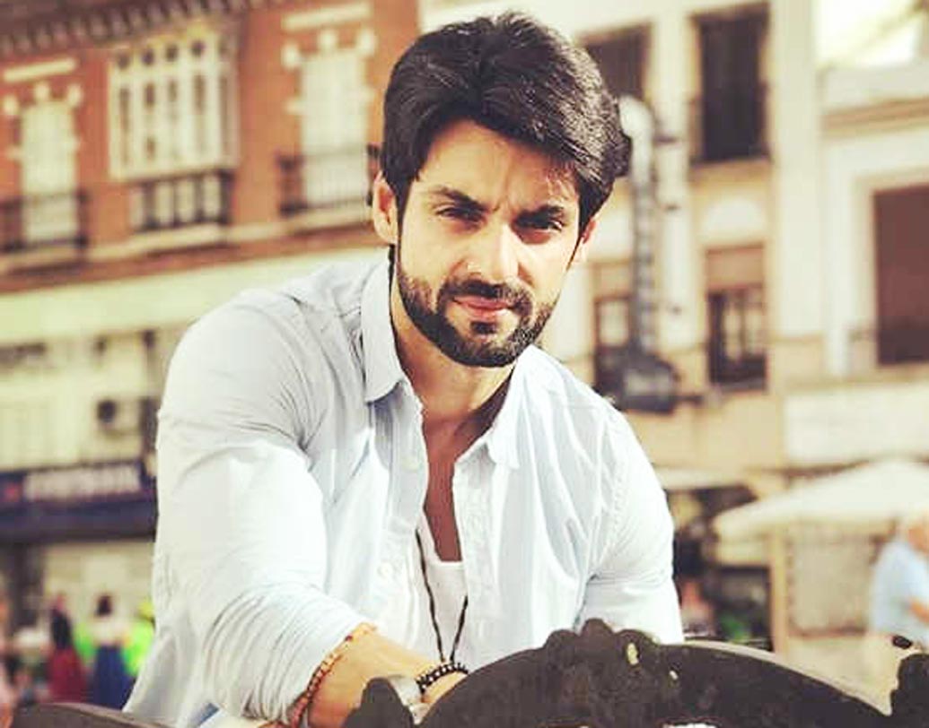 কর্ণ ওয়াহি: অভিনয় জগতে পা দেওয়ার আগে কর্ণ একজন ক্রিকেটার ছিলেন। বিরাট কোহালি এবং শিখর ধওয়ানের সঙ্গেও ক্রিকেট খেলেছেন কর্ণ।