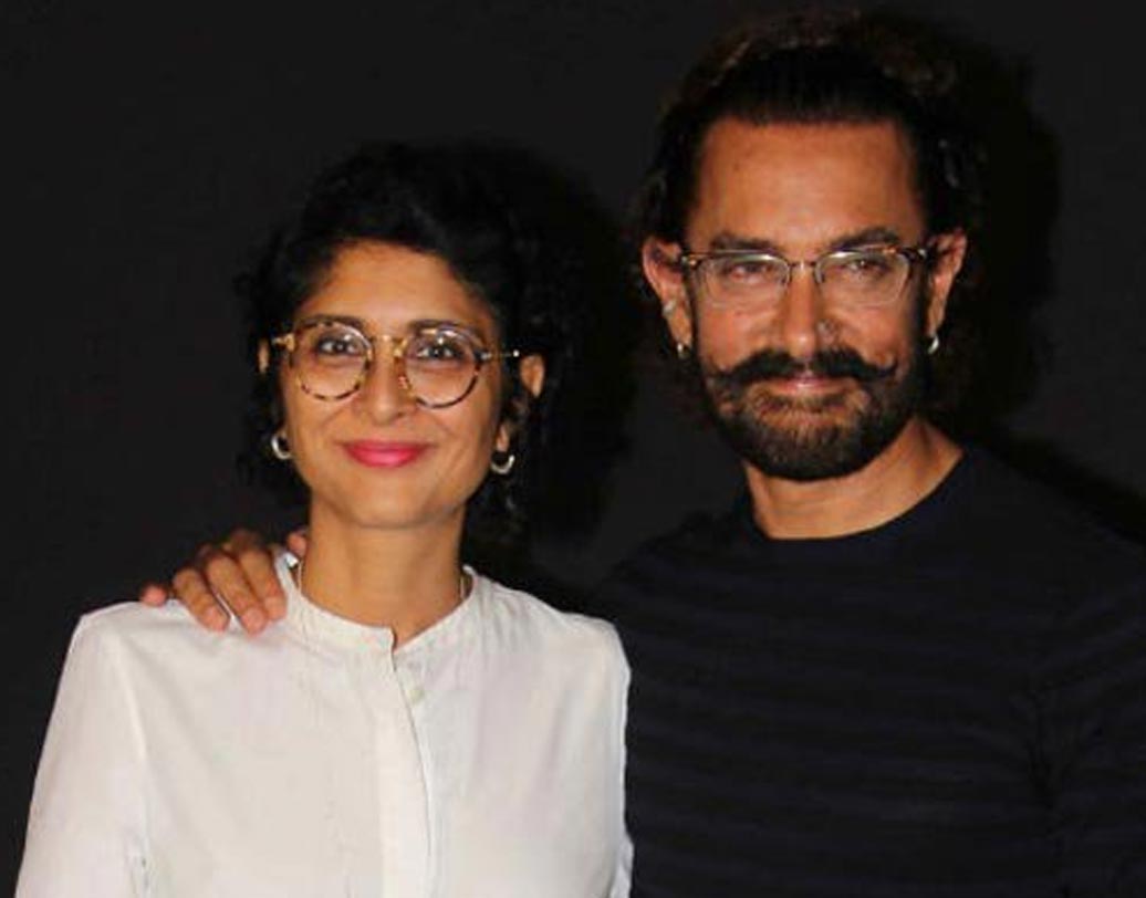 আমির খান: ছোটবেলার প্রেমিকা রীনার সঙ্গে ১৯৮৭ সালে সাত পাকে বাঁধা পড়েন আমির। তবে ২০০২ সালে সেই বিয়ে ভেঙে যায়। পরে আমির বিয়ে করেন কিরণ রাওকে। দ্বিতীয় বিয়ের পর বলিউডের হার্টথ্রব কিন্তু খুব ভাল আছেন।