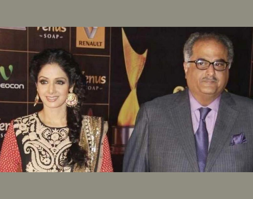 বনি কপূর: প্রথম স্ত্রী মোনার সঙ্গে আট বছরের বিবাহিত জীবনে ছেদ পড়ে বলিউডের প্রথম সারির এই নির্মাতার। অংশুলা ও অর্জুন দুই সন্তানও রয়েছে তখন তাঁর। ১৯৯৬ সালে বিচ্ছেদের পর শ্রীদেবীর সঙ্গে বিয়ে হয় বনির। সুখী দম্পতি হিসাবেই পরিচিত ছিলেন তাঁরা। জাহ্নবী ও খুশি দুই মেয়েও রয়েছে তাঁদের।