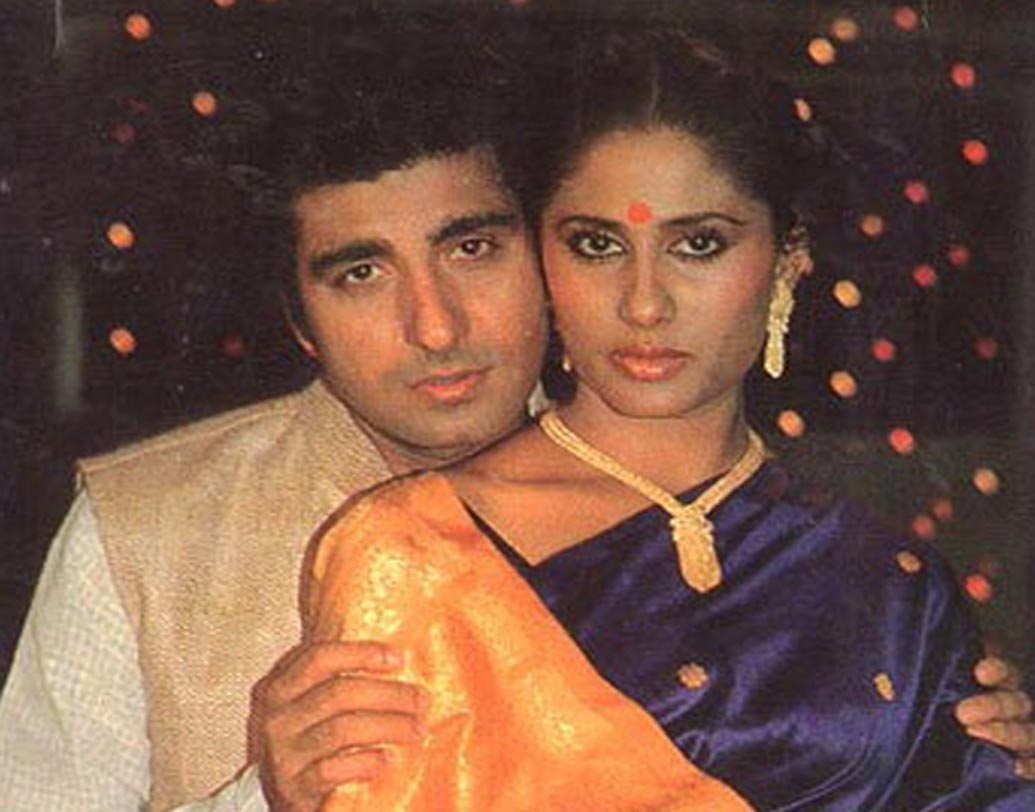 রাজ বব্বর: নাদিরা জাহিরের সঙ্গে বিয়ে হয়েছিল রাজের। রয়েছে জুহি ও আর্য নামে দুই সন্তানও। ভেঙে যায় সেই বিয়ে। রাজ বিয়ে করেন স্মিতা পাটিলকে। অভিনেতা প্রতীক বব্বর রাজ ও স্মিতার সন্তান।