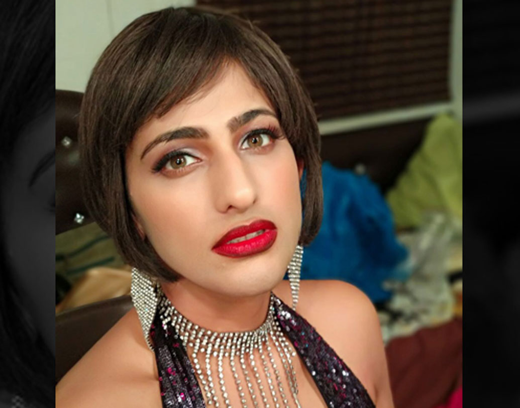 সঞ্চালক দানিশ সেটের বোন কুবরা সেট একসময় মডেলিং করতেন। একাধিক টিভি শো’তে কুবরা নিজেও সঞ্চালকের ভূমিকায় অভিনয় করেছেন। একাধিক বিজ্ঞাপনেও দেখা গিয়েছে তাঁকে। কুণাল রায় কপূরের সঙ্গে ‘গোয়িং ভাইরাল’ ওয়েব সিরিজেও ছিলেন কুবরা।