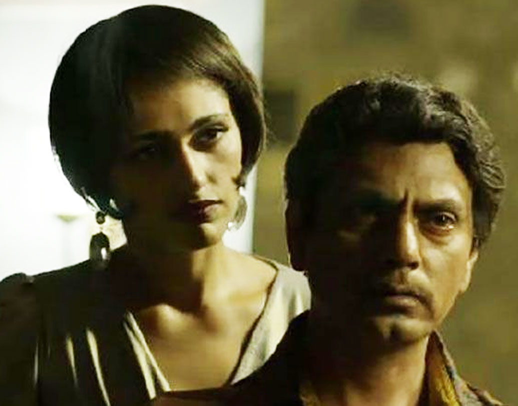 এই দৃশ্যেই গণেশ অর্থাৎ নওয়াজ জানতে পারেন যে, তাঁর প্রেমিকা আদতে একজন রূপান্তরকামী। আর সে কথা প্রেমিককে জানাতে গিয়ে সত্যি সত্যিই কেঁদে ফেলেছিলেন কুবরা।