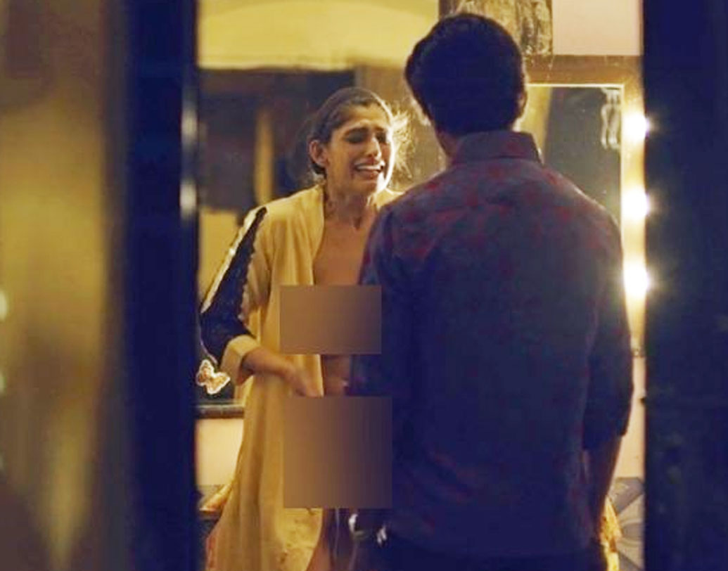 ‘সাত বার টেক দিয়েছিলাম। আর যত বার এই দৃশ্যের জন্য ক্যামেরার সামনে দাঁড়াতাম, সত্যিই কাঁদতাম। টেক হয়ে যাওয়ার পর তো ফ্লোরে বসে কাঁদতাম। অনুরাগ স্যার এসে আমায় জড়িয়ে ধরতেন আর বার বার থ্যাঙ্ক ইউ বলতেন।’ যোগ করলেন কুবরা।