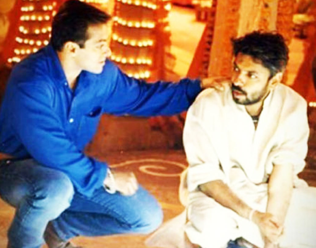 সলমন খান আর সঞ্জয় লীলা ভন্সালী একসময়ে একের পর এক হিট দিয়ে গিয়েছেন ভক্তদের। ২০০৭ সালে ‘সাওয়ারিয়া’ ছবিতে একসঙ্গে কাজ করেছিলেন দু’জনে। ১১ বছর পর আবার ভন্সালীর ছবিতে কাজ করতে চলেছেন সলমন।