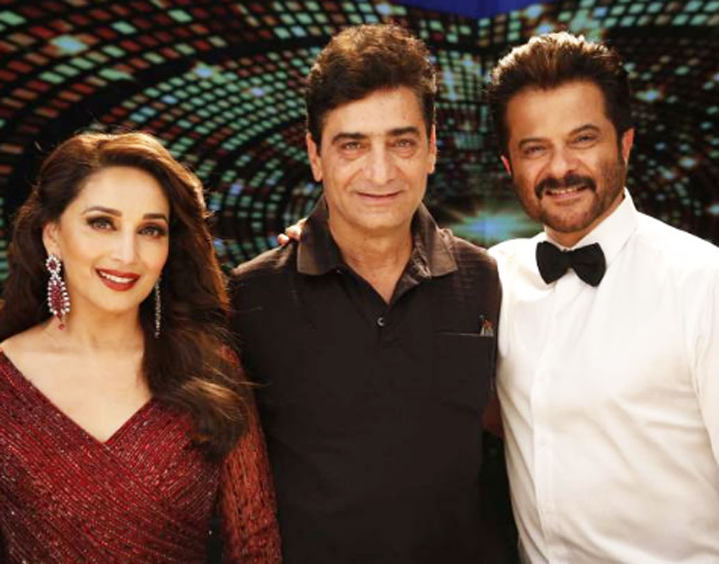 ১৯৯৫ এর ছবি ‘রাজা’ বিরাট হিট করেছিল বক্স অফিসে। আর সেই ছবির নেপথ্যে ছিলেন পরিচালক ইন্দ্র কুমার আর মাধুরী দিক্ষিত জুটি। ২৩ বছর পরে দু’জনে ফের একসঙ্গে কাজ করতে চলেছেন ‘টোটাল ধামাল’ ছবিতে। মাধুরী ছাড়াও ছবিতে রয়েছেন অনিল কপূর এবং অজয় দেবগণ।