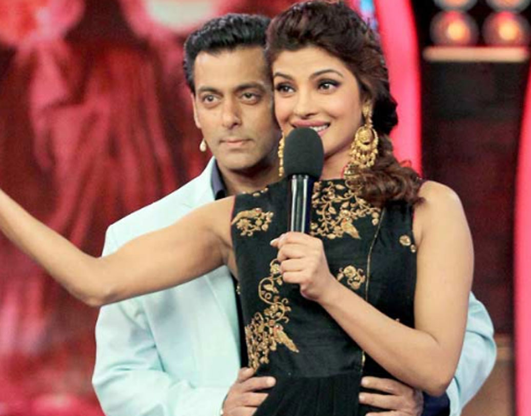 সলমন খান আর প্রিয়ঙ্কা চোপড়া এক সময়ে একের পর এক হিট উপহার দিয়েছেন দর্শকদের।আবার পর্দায় দেখা মিলবে এই জুটির। ১০ বছরপর ‘ভারত’ ছবিতে একসঙ্গে কাজ করবেন প্রিয়ঙ্কা চোপড়া আর সলমন খান।