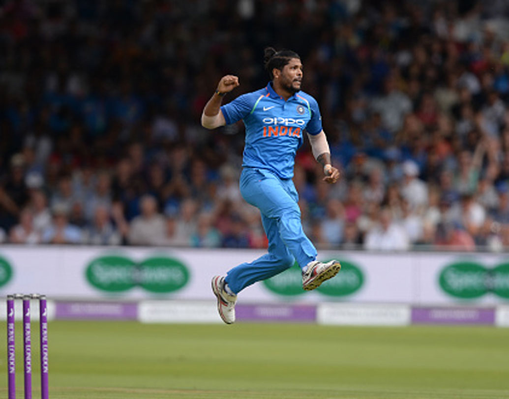 উমেশ যাদব: আর এক মিডিয়াম পেসরের খারাপ পারফরম্যান্সও দলকে ডুবিয়েছে বলে মনে করেছেন ক্রিকেট বিশেষজ্ঞরা। তিনি উমেশ যাদব। সুযোগ পেয়েছিলেন। কিন্তু, কাজে লাগাতে ব্যর্থ। গোটা কয়েক উইকেট হয়তো ইংল্যান্ডের বিরুদ্ধে পেয়েছেন, কিন্তু খরচ করেছেন অনেক রান।