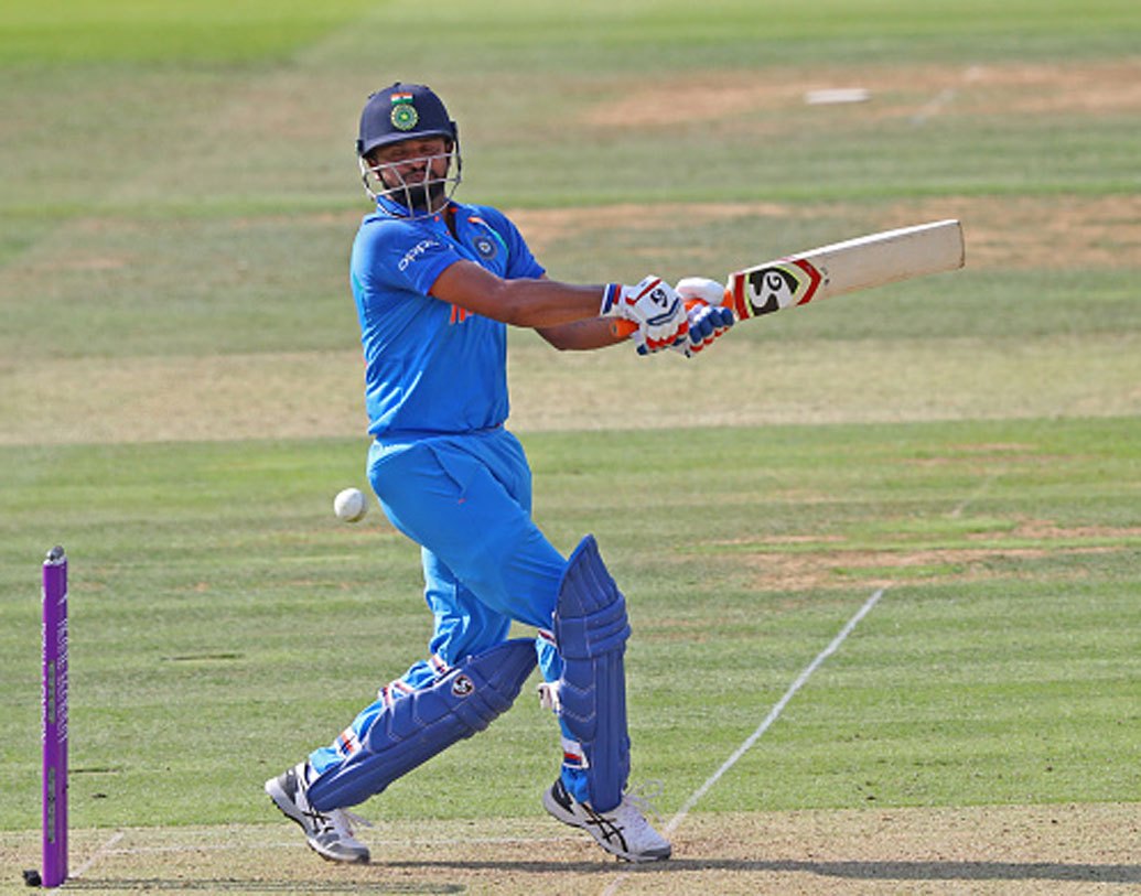 সুরেশ রায়না: এক সময় ধোনির খুব পছন্দের ক্রিকেটার ছিলেন। কিন্তু, ইদানিং তেমন ভাবে নিজেকে মেলে ধরতে পারছেন না। ইংল্যান্ডের বিরুদ্ধে দ্বিতীয় ম্যাচে চল্লিশের উপর রান করলেও দাগ কাটতে পারেননি। বাকি ক্ষেত্রে ব্যর্থ। বল করার সুযোগ মিললেও হতাশ করেছেন।