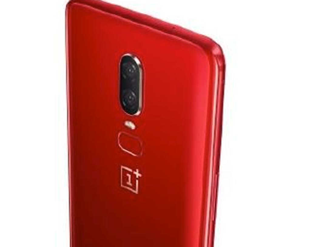 ফোনটিতে দু’টি সিম কার্ড ব্যবহারের সুবিধা রয়েছে।