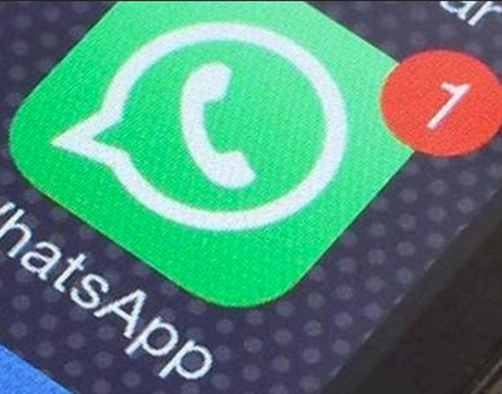 পাশাপাশি অনেক সময়, না চাইলেও আপনি অনলাইন আছেন কিনা, সে খবর পৌঁছে যায় হোয়াটসঅ্যাপে আপনার বন্ধু তালিকার সদস্যদের কাছে। না চাইলেও নোটিফিকেশন আর ব্যক্তিগত গোপনীয়তা না থাকা অনেকেই পছন্দ করেন না।