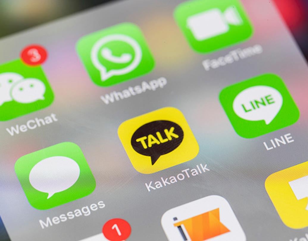 নোটিফেকেশন বন্ধ করে দিলে হোয়াটসঅ্যাপ না খোলা পর্যন্ত আপনি জানতে পারবেন না আদৌ কোনও মেসেজ আপনার ফোনে এসেছে কিনা। একই পদ্ধতিতে বন্ধ করতে হবে পপ আপ ও ভাইব্রেশনও।