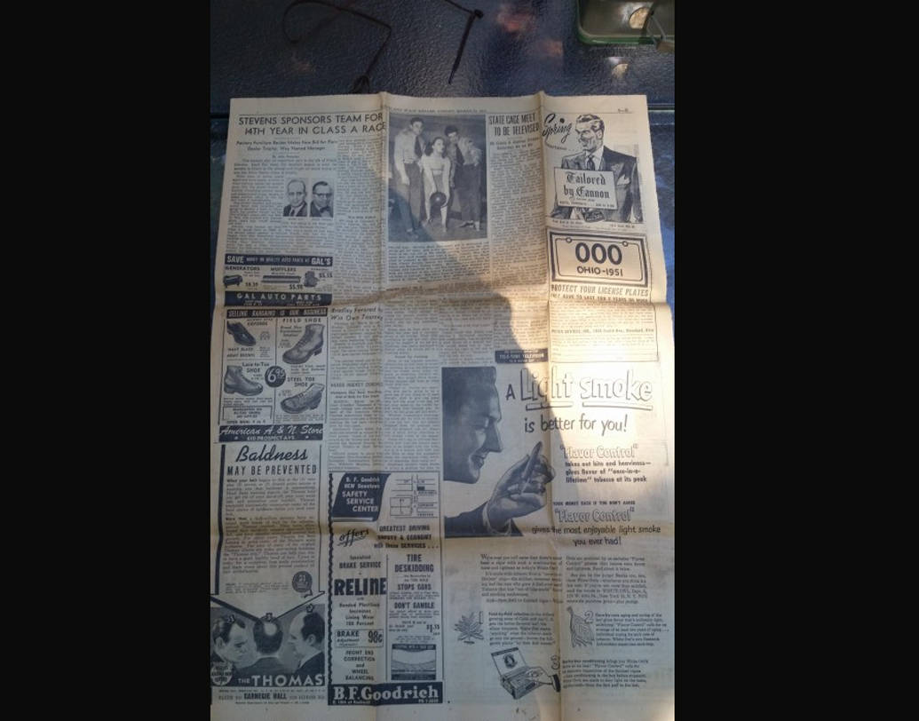 দ্বিতীয় বাক্সটা দেখা যাক। এ বার একটা ৫০ ডলারের নোটের বান্ডিল। একটা খবরের কাগজের কাটিংও ছিল। ছিল ১৯৫১ সালের কিছু বিল। এখানে কারও নাম লেখা রয়েছে? ভাল ভাবে বুঝতে পারলেন না তাঁরা।