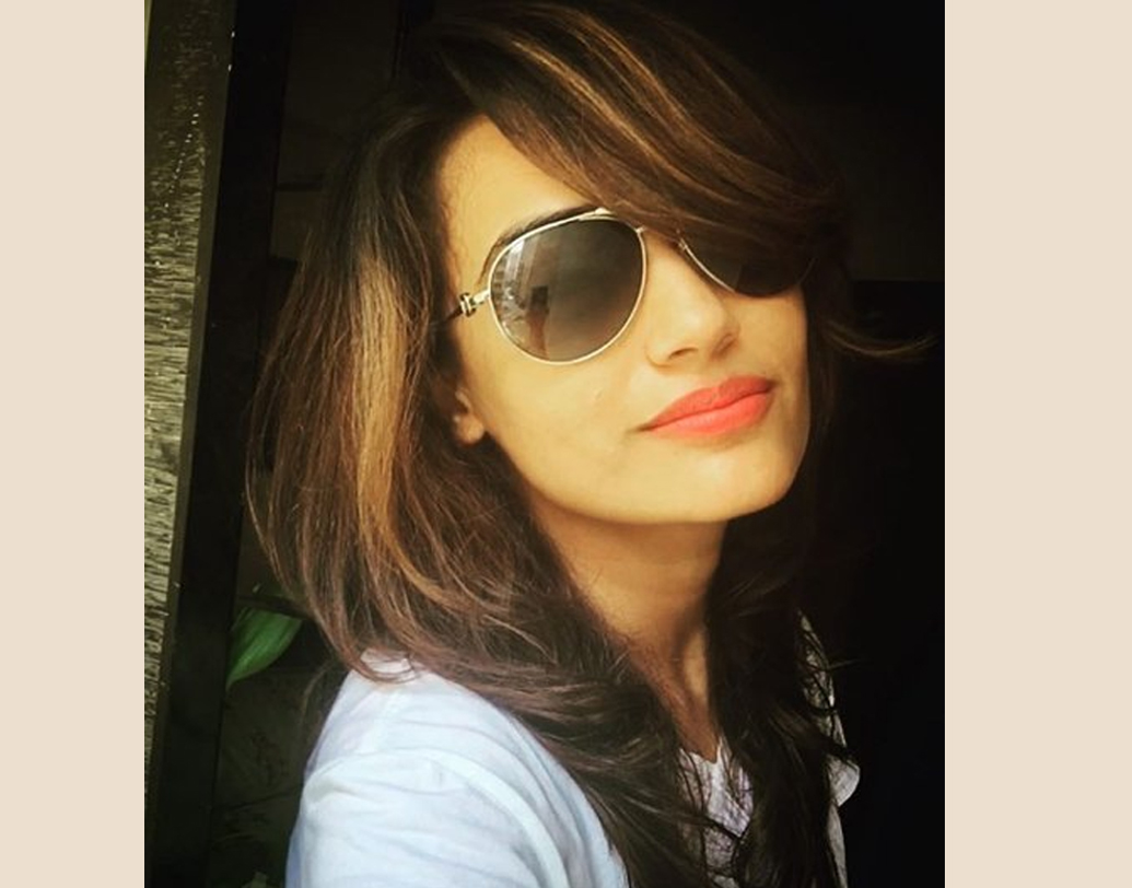 সুরভি জ্যোতি: ‘কবুল হ্যায়’ সিরিয়ালের জোয়া। খুব স্মার্ট কিন্তু এক্কেবারে পাশের বাড়ির নরম মনের মেয়েটি। পর্দায় সুরভিকে এমন ভাবে দেখেছেন দর্শকরা। পরে সোশ্যাল মিডিয়ায় তাঁর ‘বোল্ড অবতার’-এ ঘায়েল অনুরাগীরা।