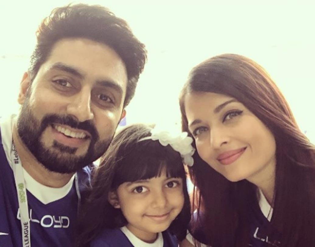 পরিবারের অন্দরে যাই চলুক না কেন, কখনও ‘আর্চিজ়’-এর প্রিমিয়ারে, তো কখনও আরাধ্যা বচ্চনের স্কুলের অনুষ্ঠানে বচ্চন পরিবারের সঙ্গে দেখা গিয়েছিল ঐশ্বর্যাকে।