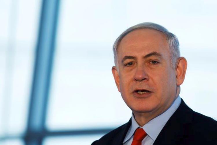 তিনটি শব্দে ইজ়রায়েলের হামলাকে ব্যাখ্যা করেছিলেন আমেরিকান প্রেসিডেন্ট। সেই তিন শব্দ হল ‘ওভার দ্য টপ’। অর্থাৎ, ইজ়রায়েলি হামলাকে তিনি ‘প্রয়োজনের তুলনায় অতিরিক্ত’ বলে মন্তব্য করেন। যা ভাল ভাবে নিতে পারেননি নেতানিয়াহু।