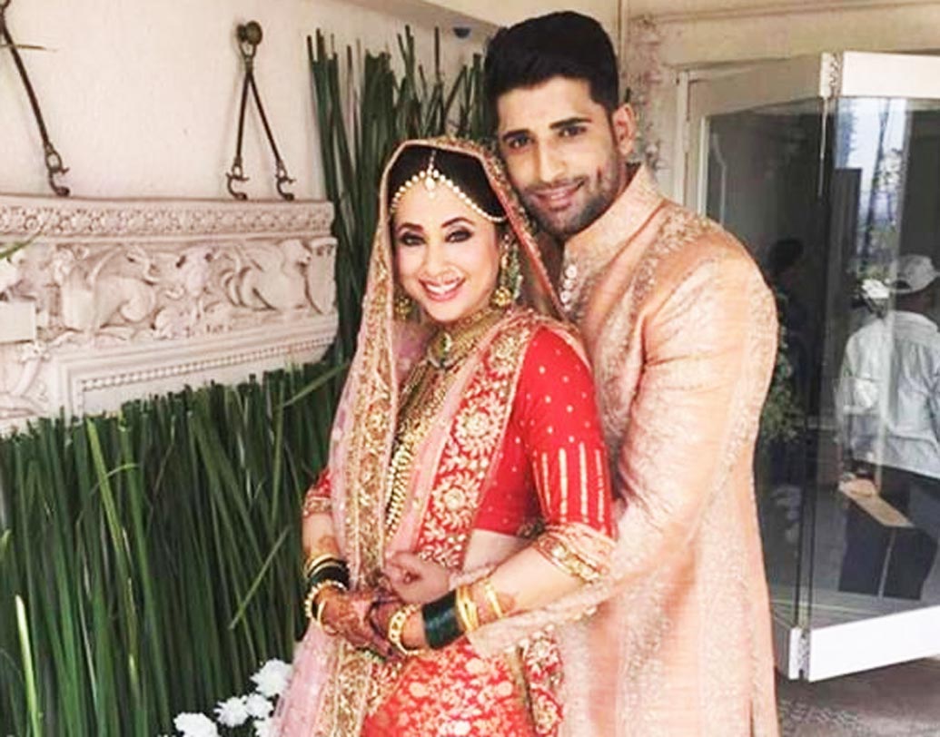 উর্মিলা মাতন্ডকর: মডেল মীর মহসিন আখতারকে বিয়ে করেছেন অভিনেত্রী উর্মিলা মাতন্ডকর। ৪২ বছর বয়সে এসে আরেকবার প্রেমে পড়েছিলেন অভিনেত্রী। তবে বিবাহ অনুষ্ঠানটি গোপন ভাবেই হয় উর্মিলার।