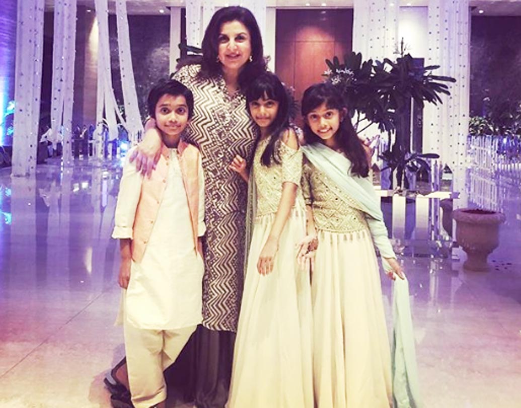 ফারহা খান: ৩৯ বছর বয়সে বিয়ে করেন কোরিওগ্রাফার ফারহা খান। আট বছরের ছোট শিরীষ কুন্দরের গলায় মালা পরান ফারহা। এখন তাঁদের এক পুত্র আর দুই কন্যা।