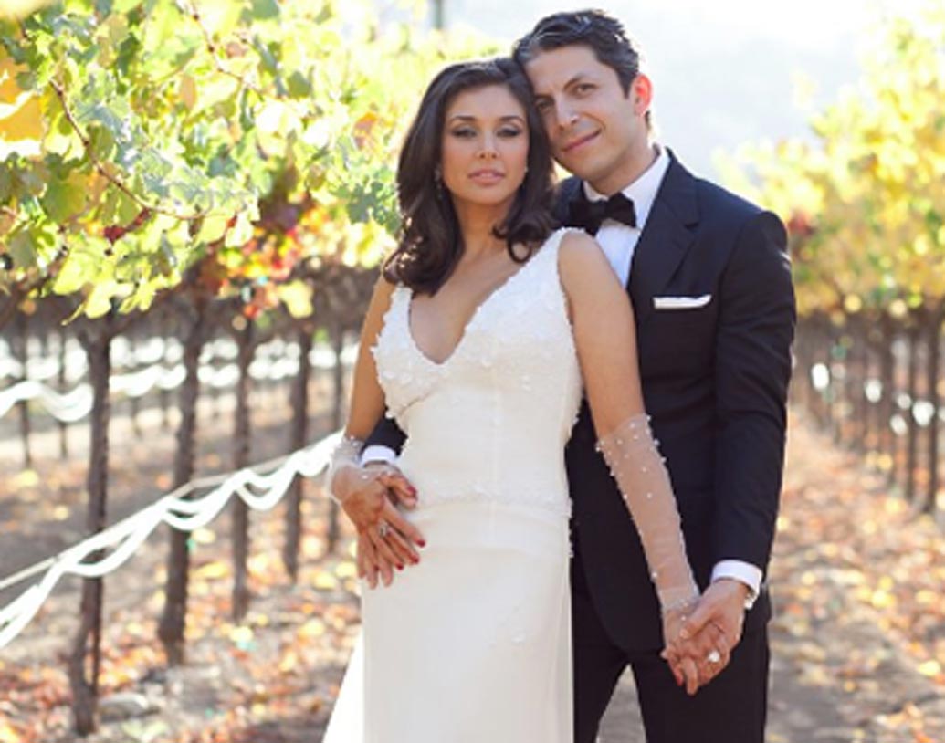 লিজা রায়: দীর্ঘ দিন লড়াই করেছেন ক্যানসারের সঙ্গে। ৪০ বছর বয়সে জেসন দেহনির সঙ্গে বিয়ে হয় লিজার।