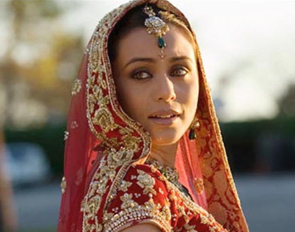 রানি মুখোপাধ্যায়: ইতালিতে গিয়ে ডেস্টিনেশন ওয়েডিং সেরে এসেছিলেন রানি। ৩৬ বছর বয়সে আদিত্য চোপড়ার গলায় মালা পরিয়েছিলেন এই অভিনেত্রী।