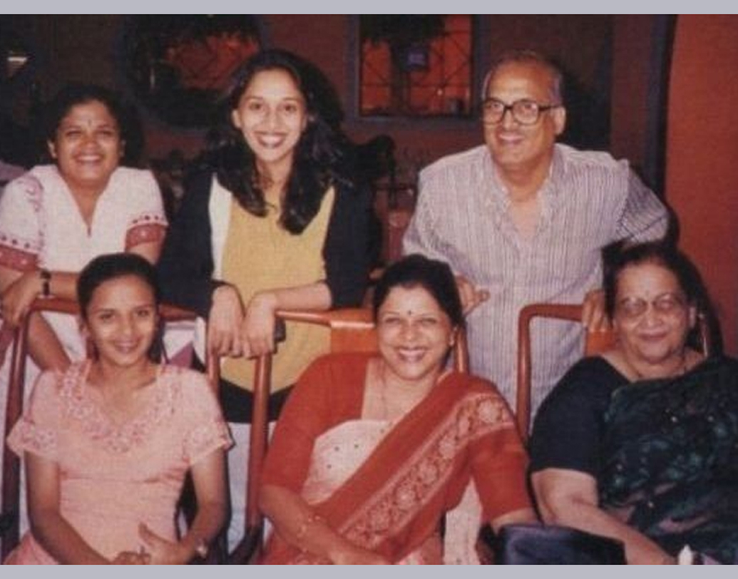 সিনেপ্রেমীদের মনে ঝড় তুললেও বাবা-মায়ের মনে সারাক্ষণ চিন্তা মাধুরীর জন্য। তাঁরা ভাবতেন, মাধুরী ছবিতে অভিনয় করছেন। তাঁর আর কখনও বিয়েই হবে না।