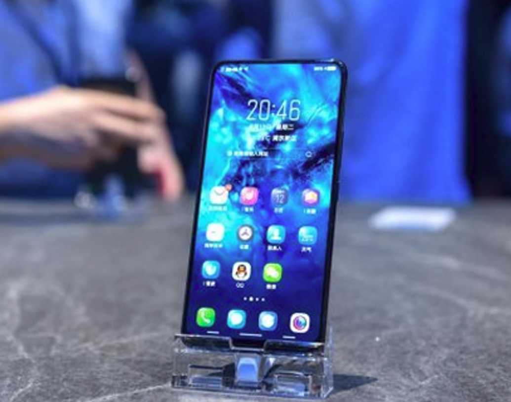 নেক্স-এ রয়েছে ডুয়াল রিয়ার ক্যামেরা। প্রাইমারি সেন্সর ১২ এমপি। আছে অ্যাক্সিস অপটিক্যাল স্টেবিলাইজেশন এবং ৫ এমপি সেন্সর। একস্প্যান্ডেবল ফ্রন্ট ক্যামেরা। রয়েছে ৪০০০ এমএএইচ ব্যাটারি। ফোনের ওজন ১৯৯ গ্রাম।