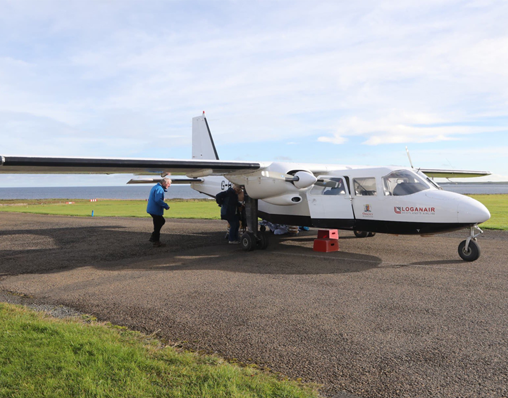 বিমানটিতে কমপক্ষে আট জন যাত্রী যাতায়াত করতে পারেন একসঙ্গে। আর সময়? আবহাওয়া ভাল থাকলে সময় লাগে মাত্র ৫৭ সেকেন্ড। তা না হলে সবমিলিয়ে দেড় মিনিট মতো সময় লাগে।